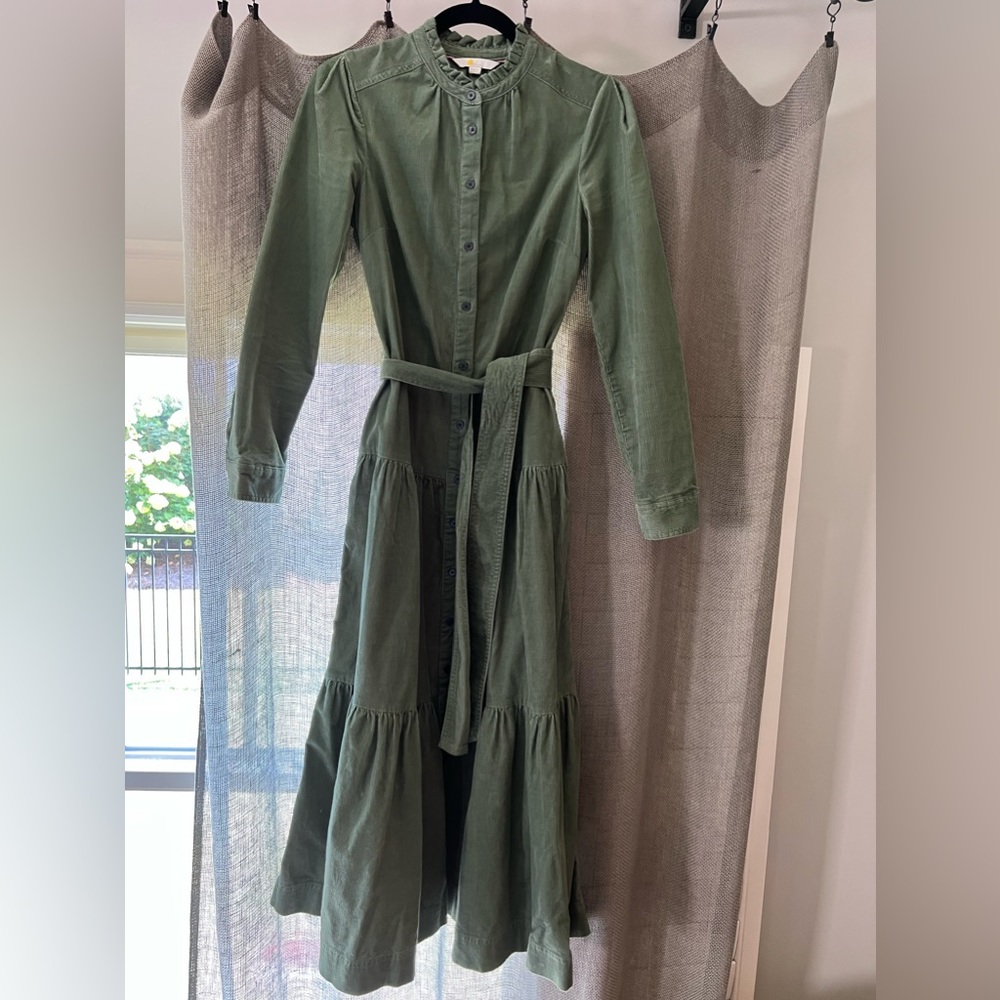 US 4L sage green cord dress from Boden in EUC